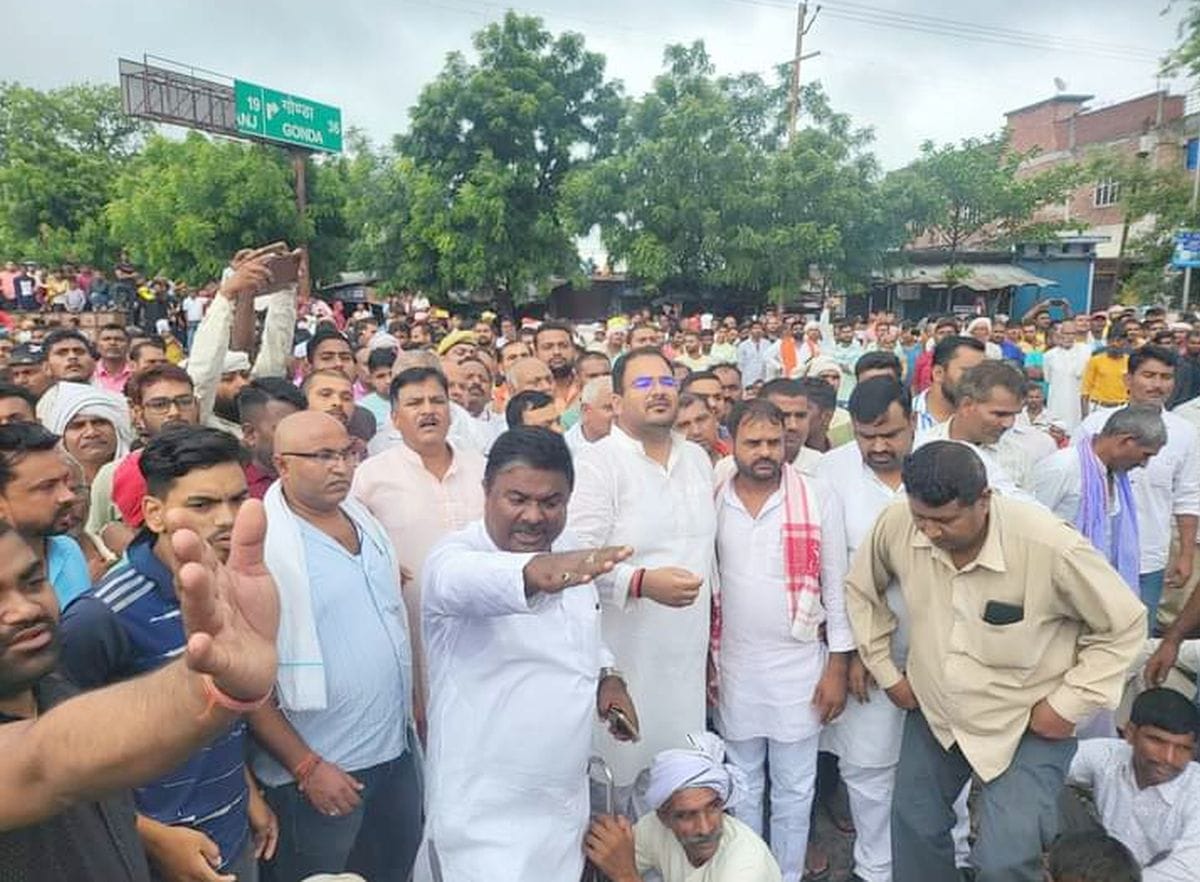 Samajwadi Party leaders criticizes UP government for death in custody case.