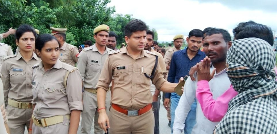 Ruckus of relatives, jammed by keeping dead body