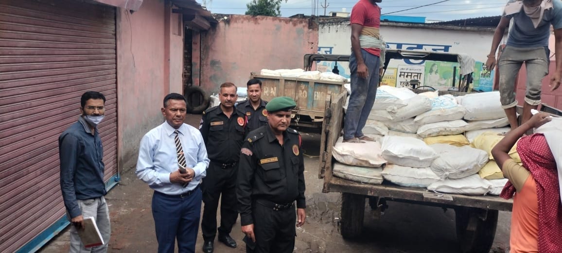 Municipal corporation team caught 433 quintals of banned polythene