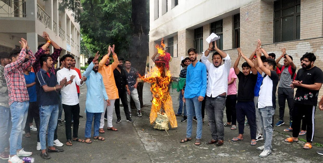 Jai Ho student organization burnt the effigy of the Vice Chancellor