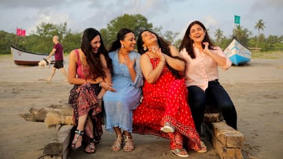 Jahaan Chaar Yaar Movie Review by Pankaj Shukla Vinod Bachchan Swara Bhaskar Shikha Talsania Meher Vij Pooja C