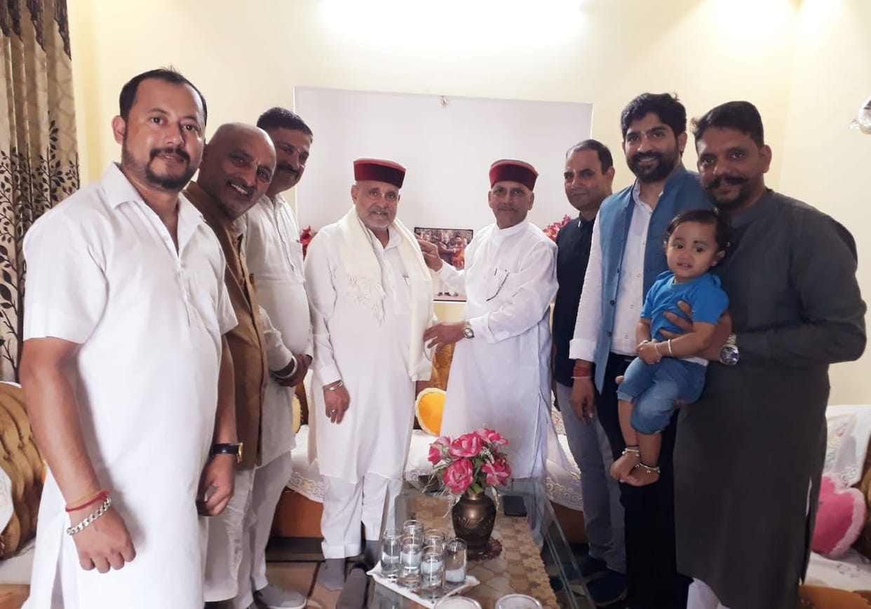 BJP in-charge Khanna groped the pulse of the workers