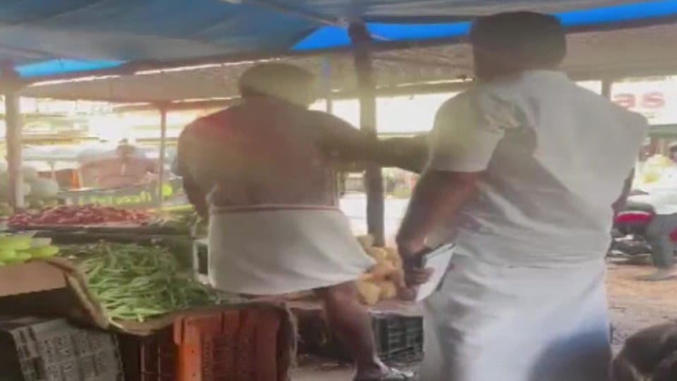 shop owner threaten by Congress workers for not contributing fund collection for Bharat Jodo Yatra in Kerla