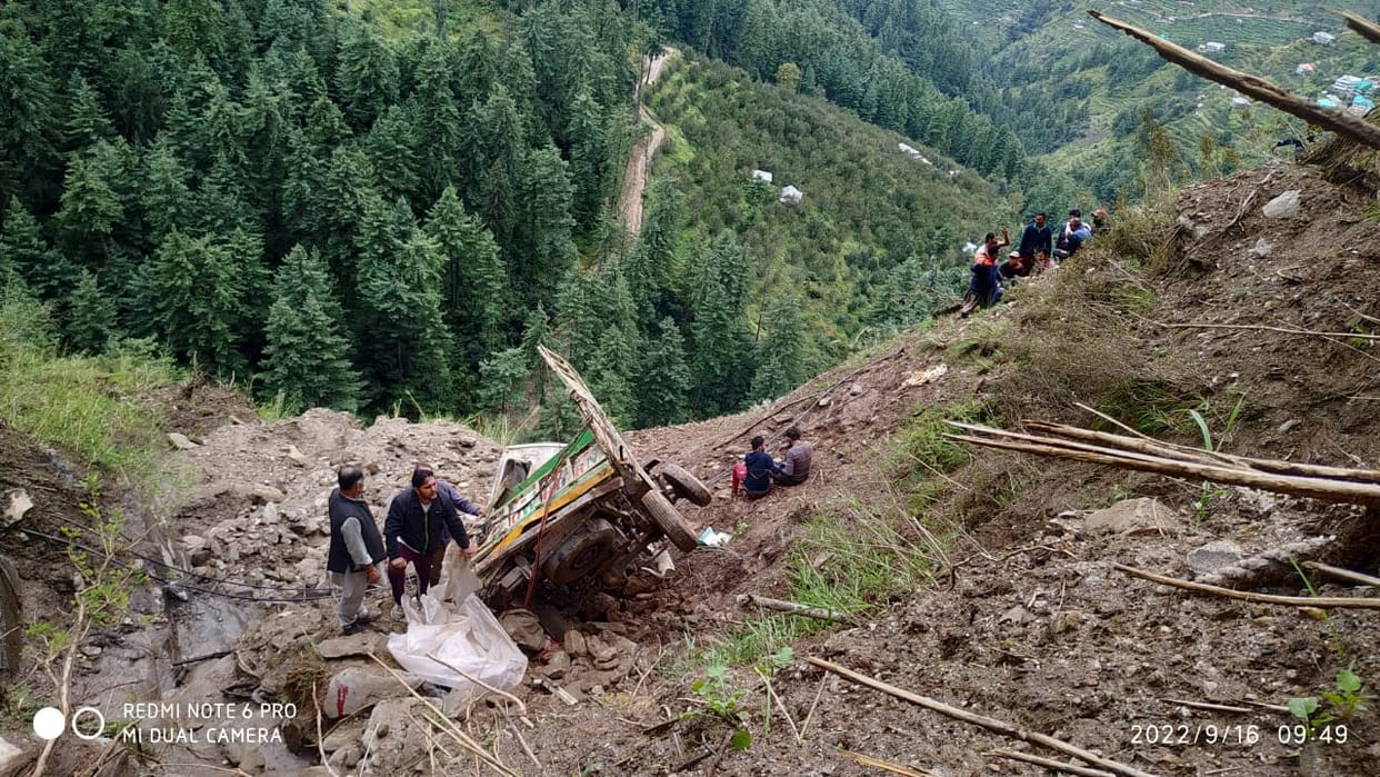 Road accident in Kotkhai, one killed, five injured