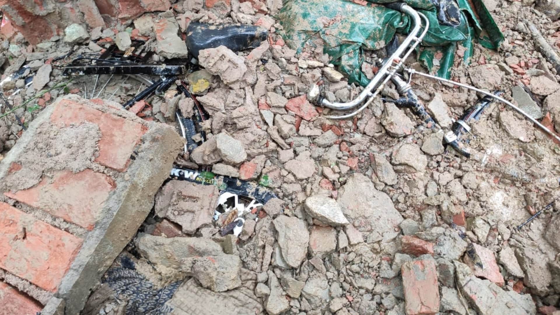 Lucknow wall collapsed The screams of laborers buried in the rain