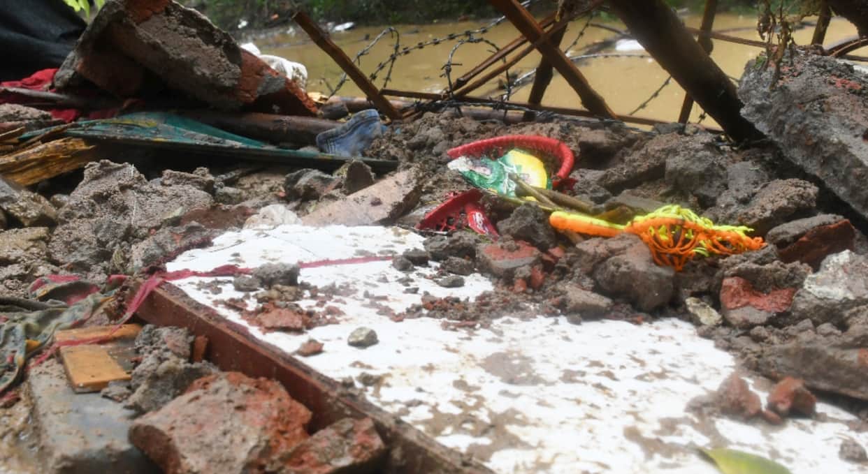 Child wrapped around mother chest got a broken toy in her hand SDRF told story of rescue