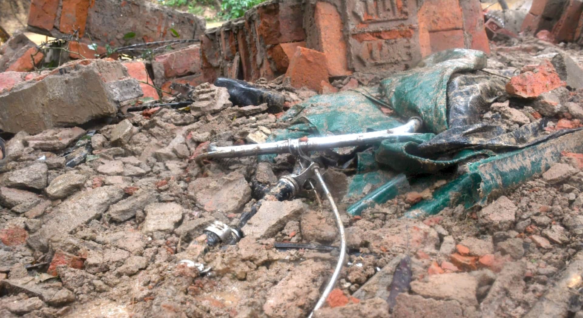 Lucknow wall collapsed injured expressed their pain, the whole family was scattered in one night