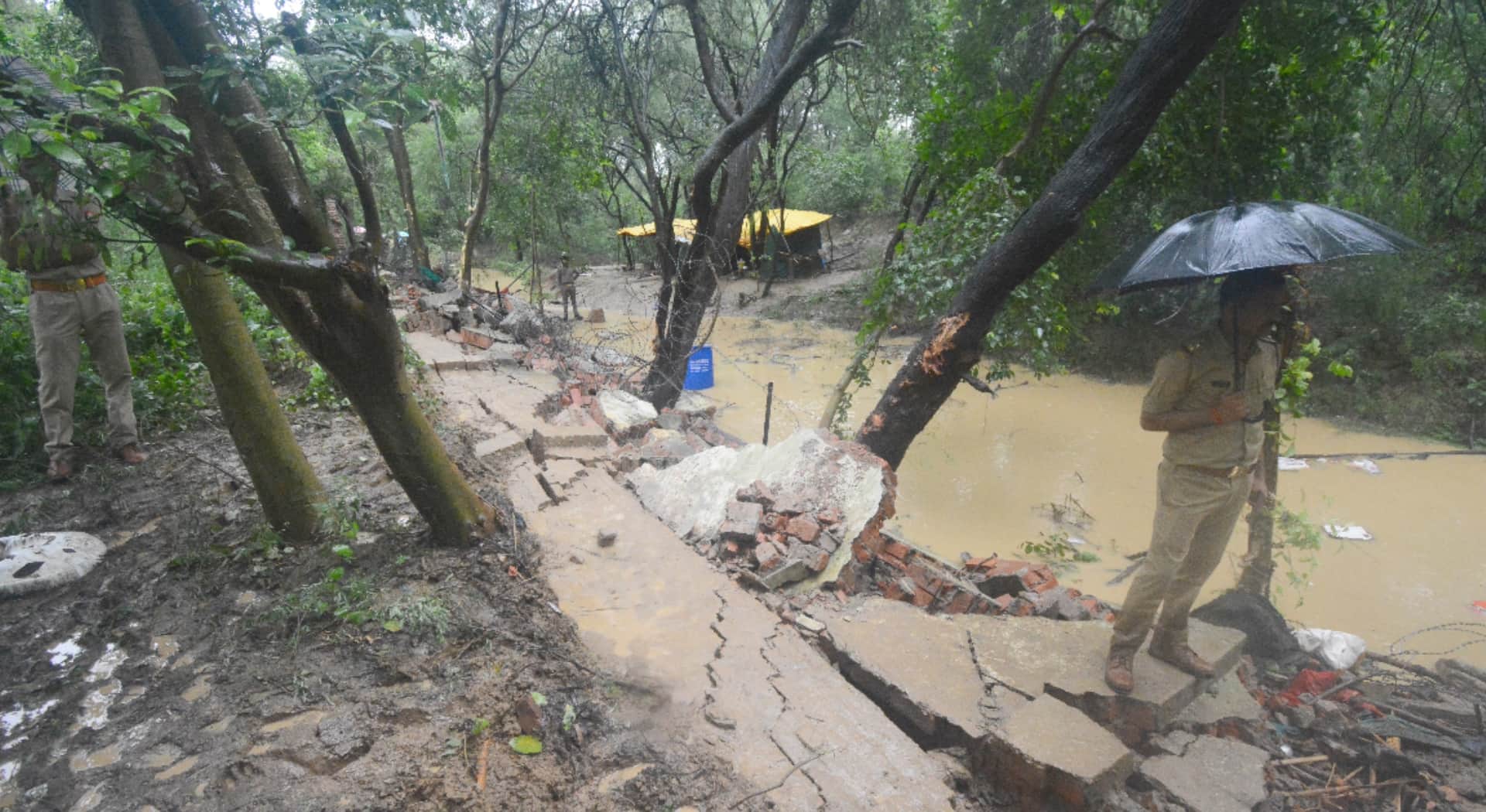 Child wrapped around mother chest got a broken toy in her hand SDRF told story of rescue