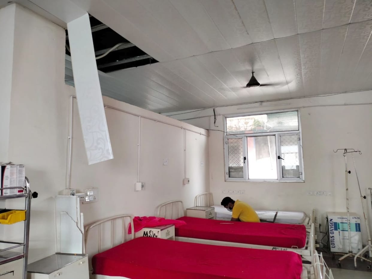 Monkeys entering in Nahan Medical College, sealing broken due to riot