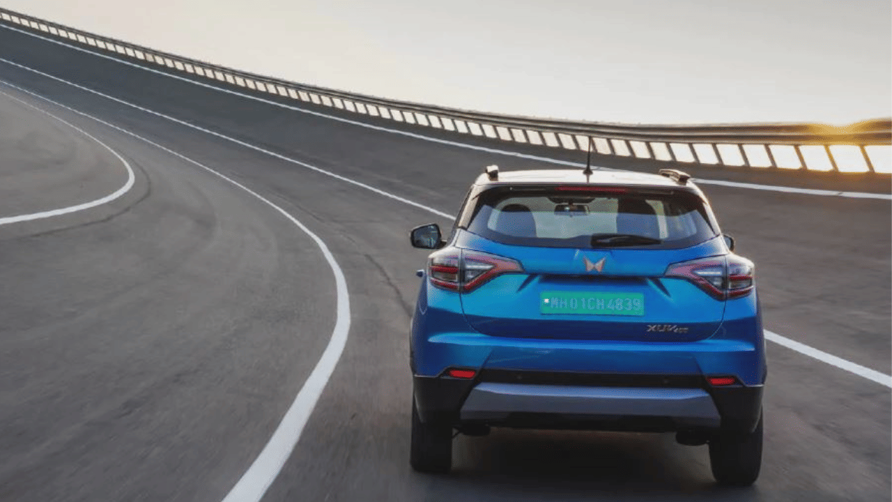 Mahindra XUV400 records 10000 plus bookings on the Extended Republic Day Weekend