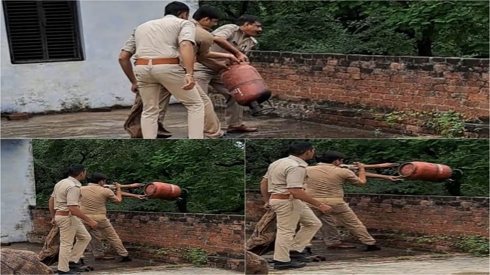 Gas cylinder caught fire while preparing mid-day meal in Mainpuri