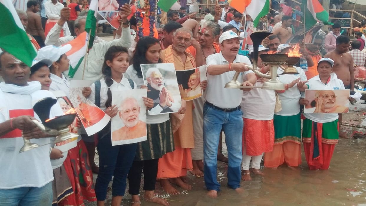 Before PM Modis birthday people performed Ganga Aarti chunari was offered to Ganga in varanasi