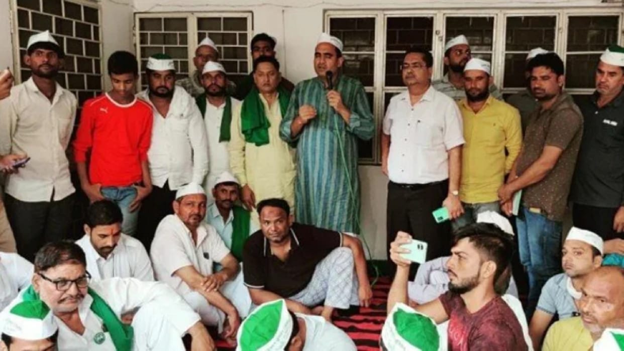 BKU workers surrounded SE office, started indefinite strike
