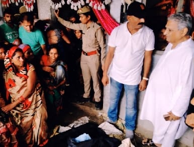 SP, BSP and Congress delegation met the victim's family