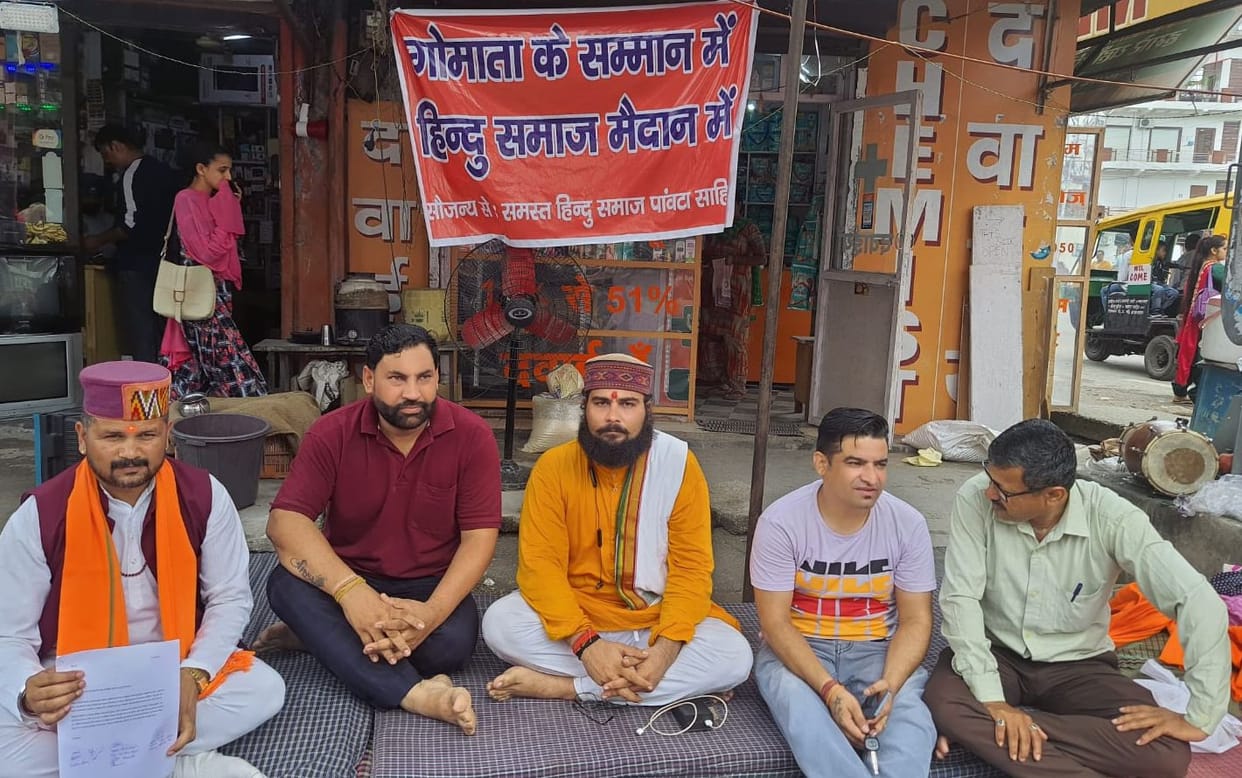 Fasting started in Paonta for cow rights