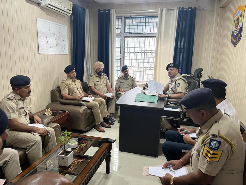 sirmaur news ponta police organised meeting and discuss securities issues  with state barriers