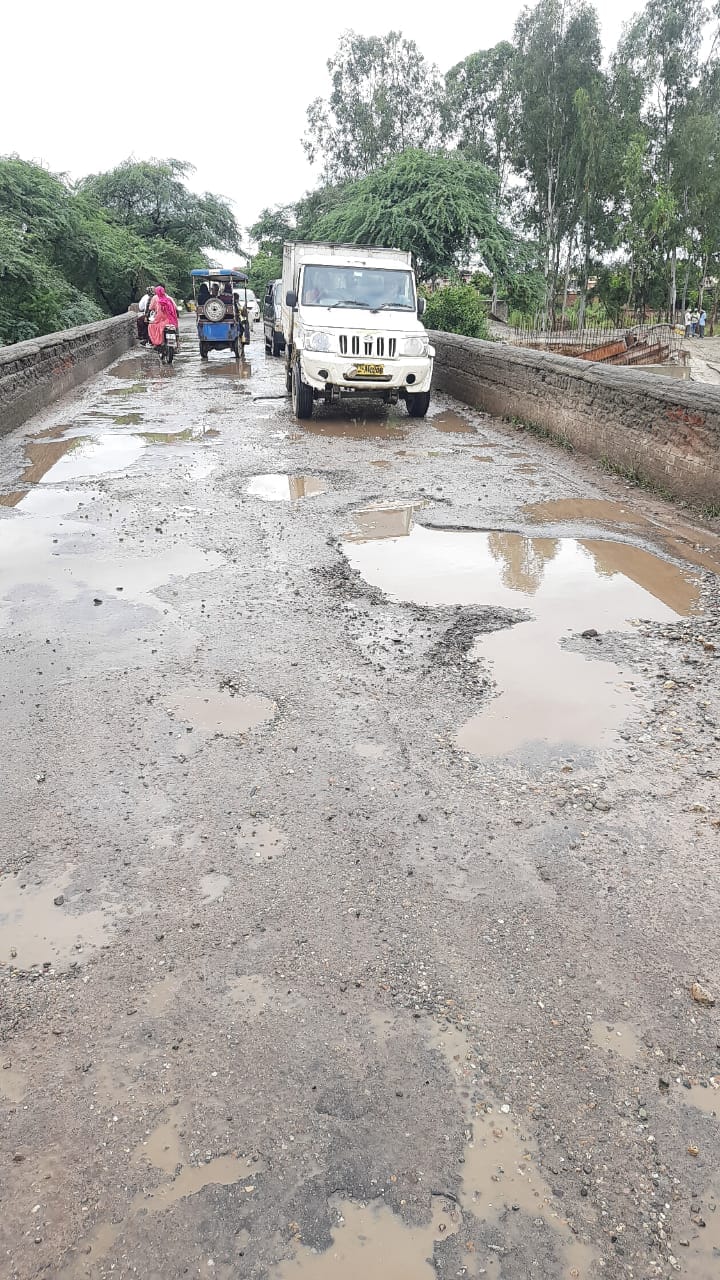 Waterlogging due to rain, life disturbed