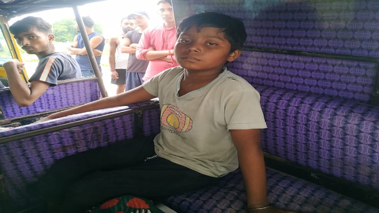 snake bites three members of same family mother-daughter death sons condition critical in sonebhadra