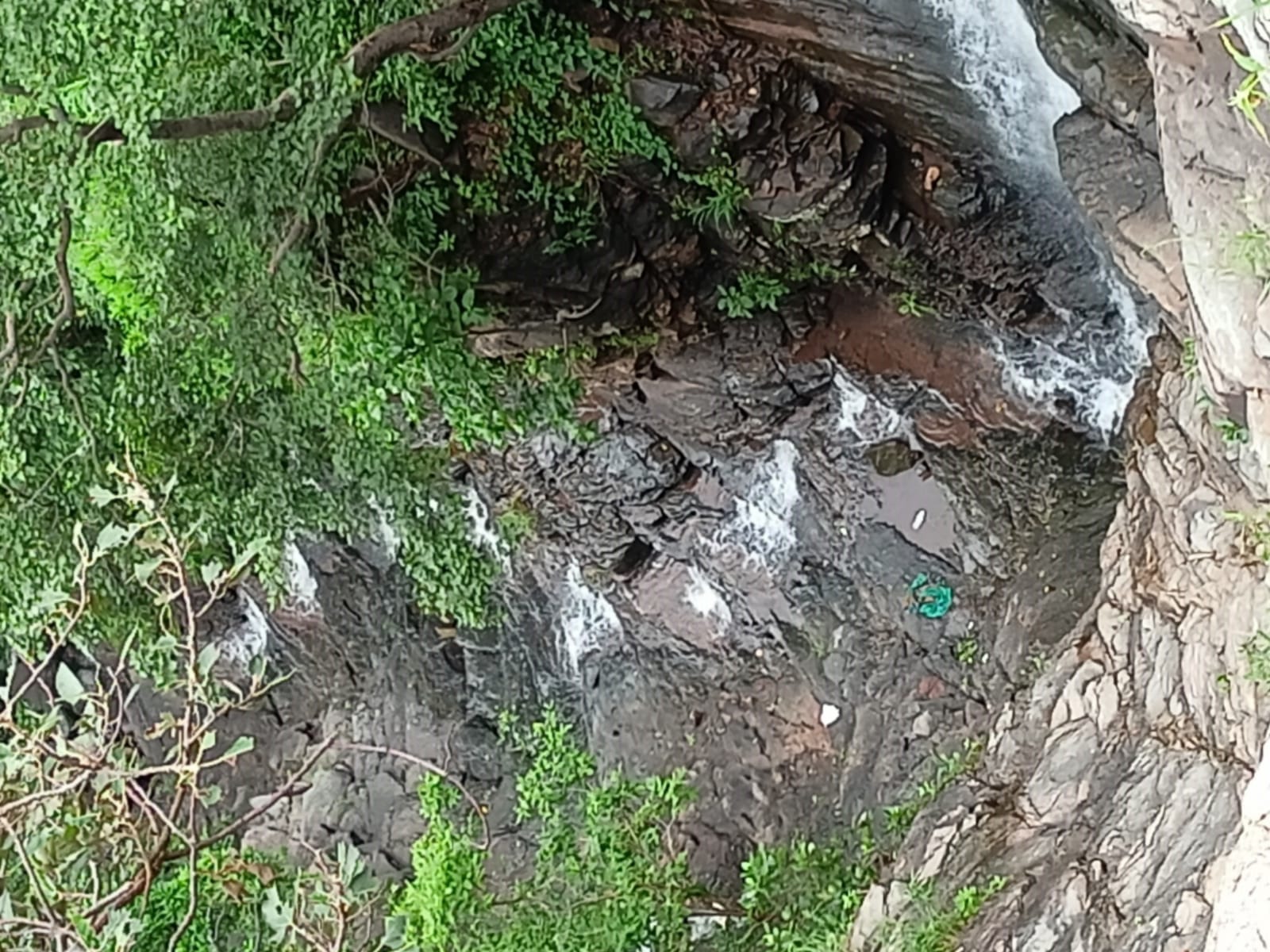 suicide case sonbhadra girl jumped from hill with two children to teach lesson to stepmother