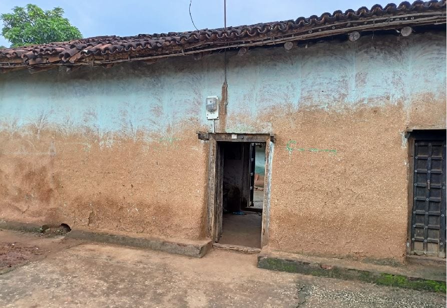 suicide case sonbhadra girl jumped from hill with two children to teach lesson to stepmother