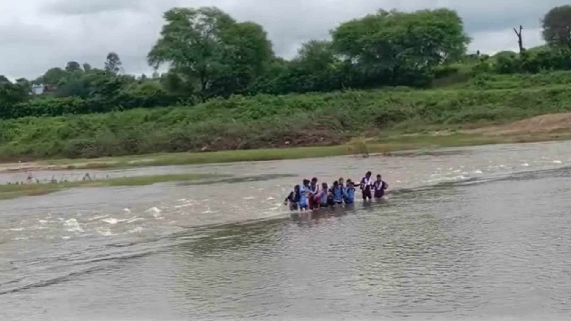 Heavy Rainfall in Madhya Pradesh School Closed in Dewas MP Weather Update News in Hindi