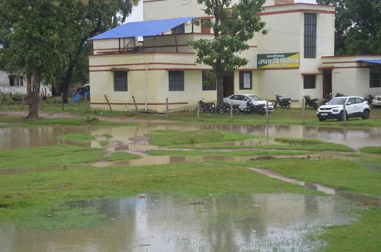 waterlogging in city due to rain