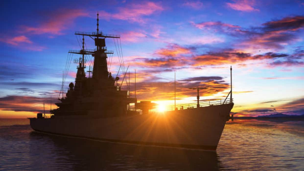Giant Sea Creature Attacked US Navy Warship Know Mystery Behind It  in Hindi