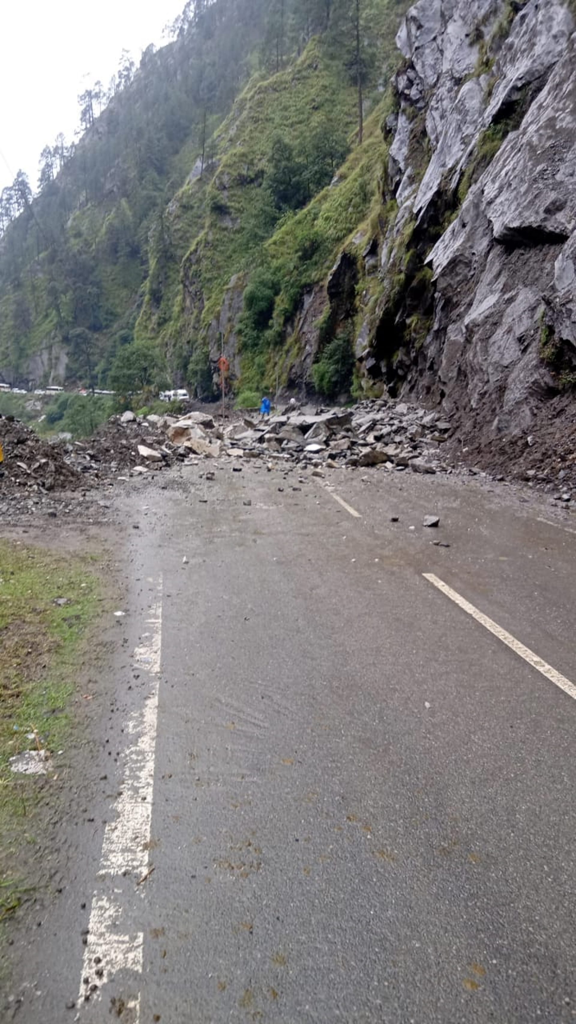 Weather Heavy rain Two women trapped in river SDRF rescued Uttarakhand news in hindi