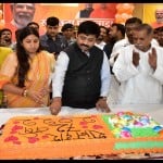 Prayagraj News :  पीएम मोदी के बर्थडे पर केक काटा गया।