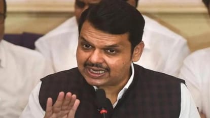 Maharashtra: डिप्टी CM फडणवीस के घर के बाहर बम होने की सूचना निकली फर्जी, कॉल करने वाला आरोपी गिरफ्तार Maharashtra: Information about bomb outside the house of Deputy CM Devendra Fadnavis turned out to be fake, ca
