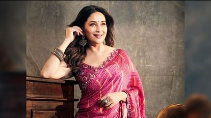 414px x 232px - Madhuri Dixit:à¤®à¤¾à¤§à¥à¤°à¥€ à¤¦à¥€à¤•à¥à¤·à¤¿à¤¤ à¤¨à¥‡ à¤¸à¤¾à¤¡à¤¼à¥€ à¤®à¥‡à¤‚ à¤¶à¥‡à¤¯à¤° à¤•à¥€à¤‚ à¤–à¥‚à¤¬à¤¸à¥‚à¤°à¤¤ à¤¤à¤¸à¥à¤µà¥€à¤°à¥‡à¤‚, à¤«à¥ˆà¤‚à¤¸  à¤¬à¥‹à¤²à¥‡- 'à¤†à¤ª à¤¤à¥‹ à¤¸à¥à¤‚à¤¦à¤° à¤¹à¥‹à¤¤à¥€ à¤œà¤¾ à¤°à¤¹à¥€ à¤¹à¥ˆà