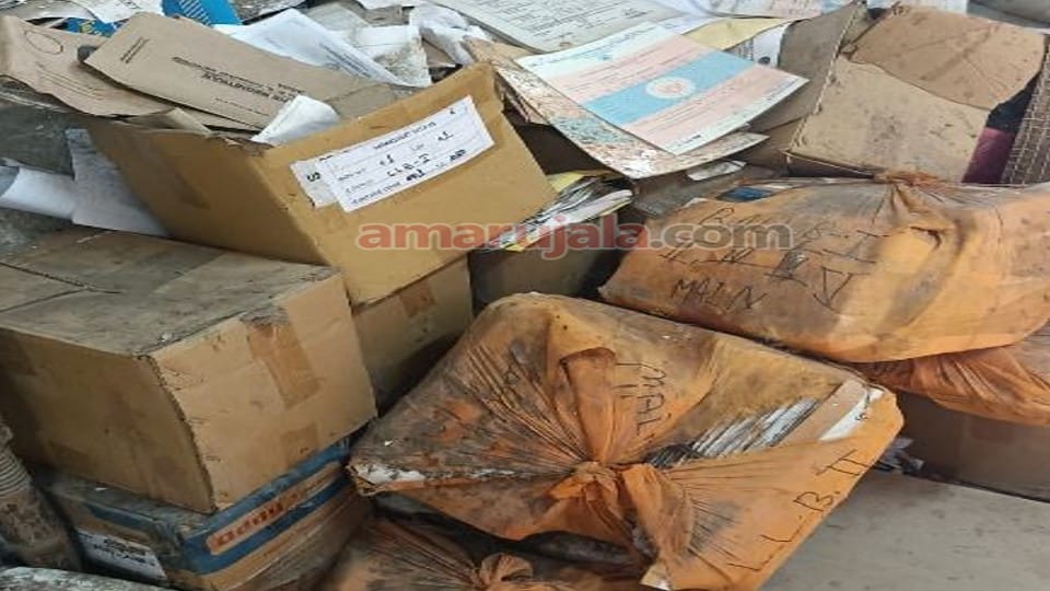 Marksheets and degrees lying in the garbage of the examination department of Dr. Bhimrao Ambedkar University A