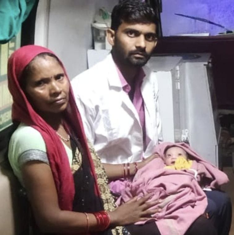 Kanpur Dehat: Pregnant condition deteriorated while bringing CHC, delivery done in ambulance, mother and child safe