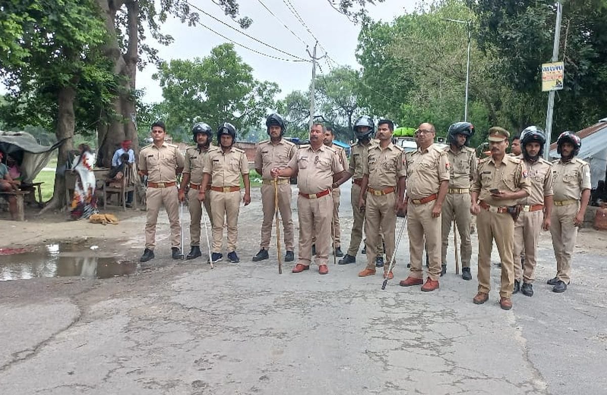 Action,DM,Police officer,nawabganj gonda