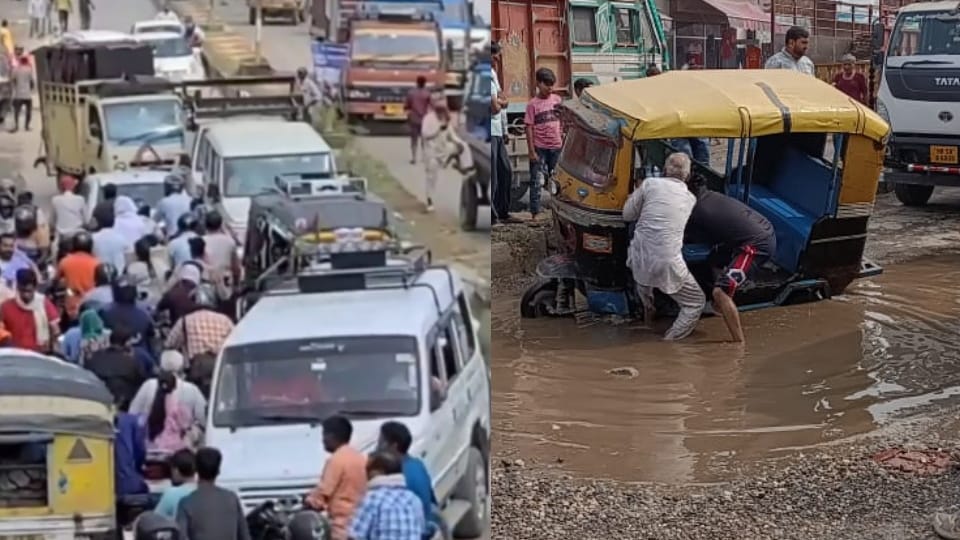 Farmers and shopkeepers blocked road near Jodiyan Gurudwara in Yamunanagar