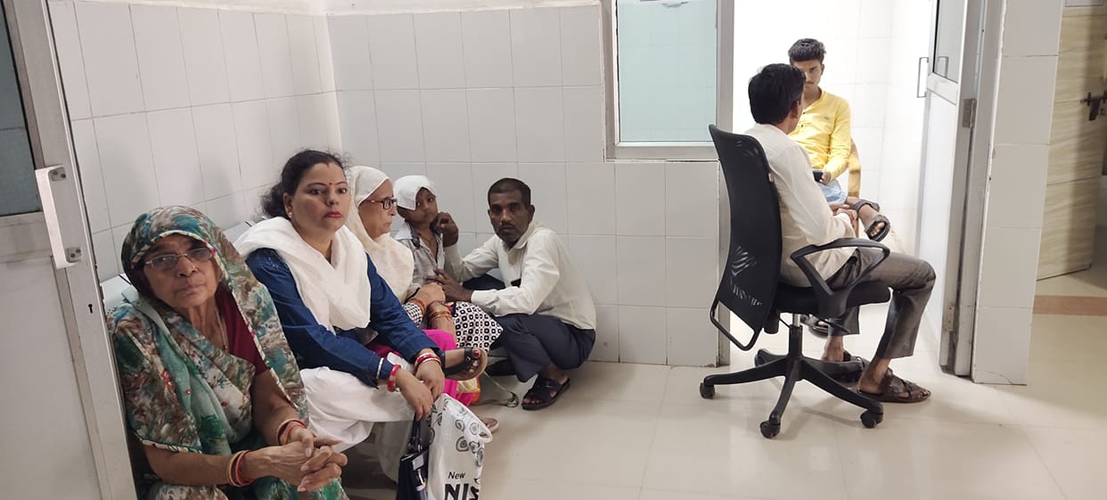 Jalaun: Patients wandering due to CT scan machine failure