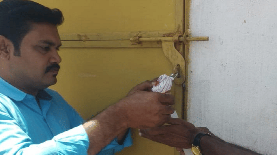 shopkeeper refused to give the goods citing caste in Tamil Nadu, shop sealed