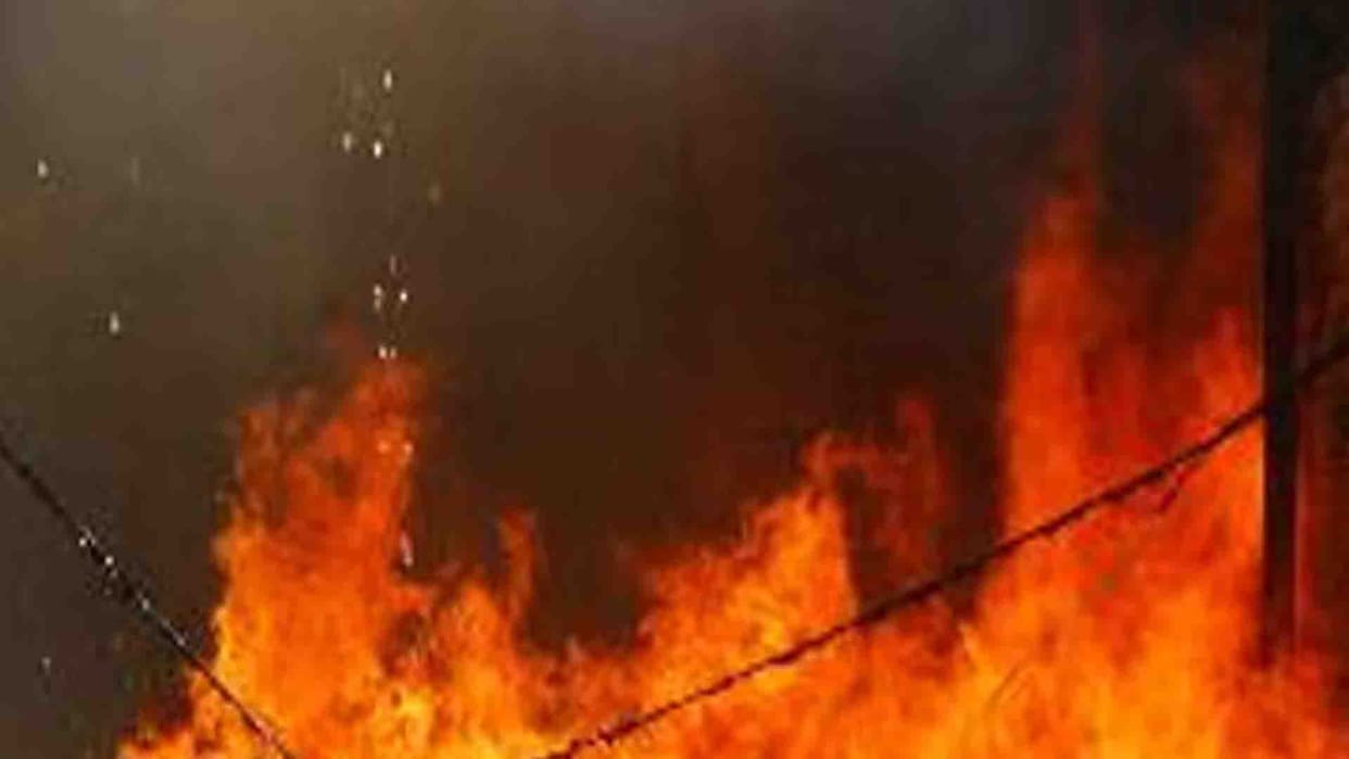 Kanpur: Fire breaks out in mattress factory in Juhi