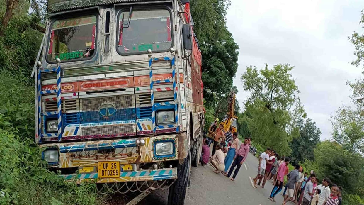 Truck full of currency clippings rammed into the soil