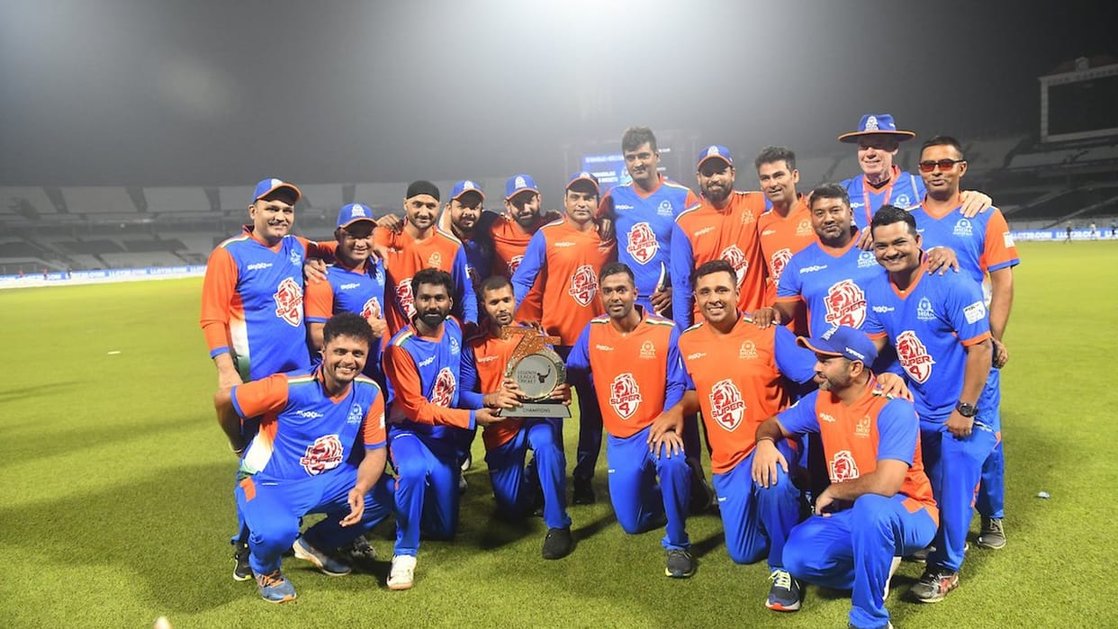 Amazing Video of Eden Gardens ground in Kolkata, the audience captivated by singing Vande Mataram