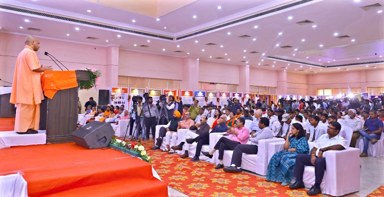PM Modi Birthday: Yogi inaugurated the exhibition on PM Modi's birthday, said - Be honest with your duty