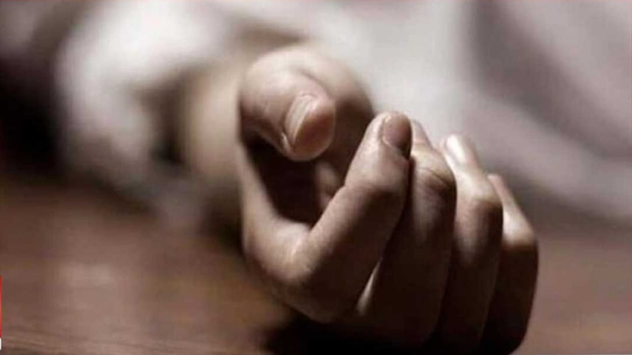 Kanpur: old man died after being hit by train