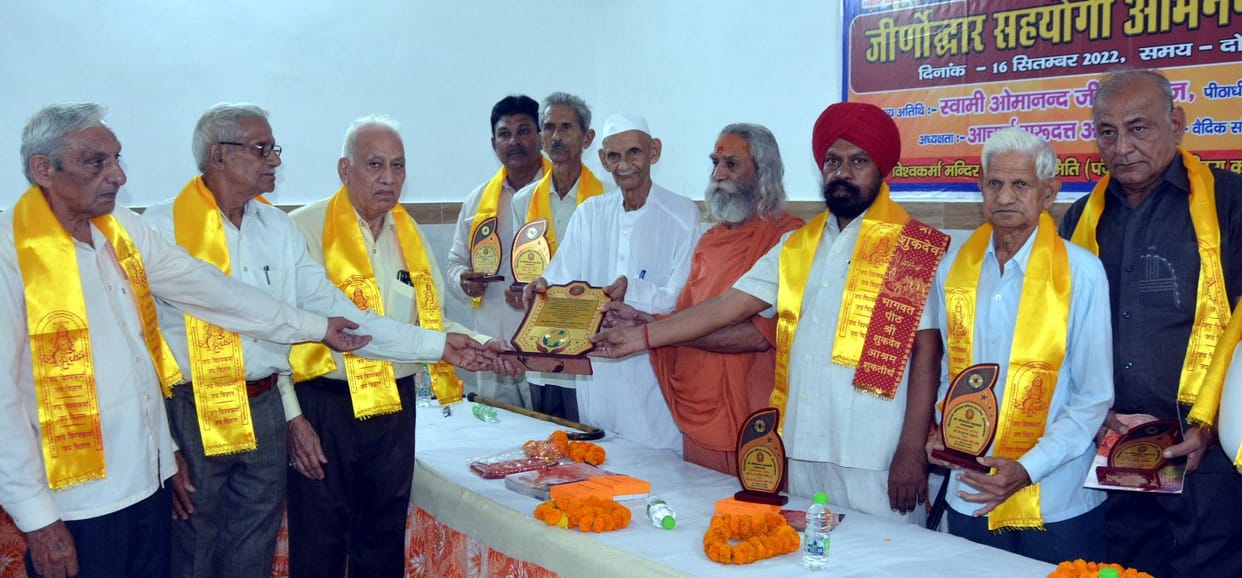 Lord Vishwakarma is the originator of craft knowledge and science: Omanand