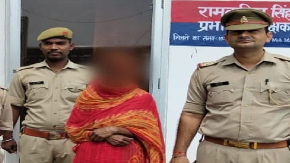 Disclosing murder case of youth in Akrabad Aligarh police said that wife killed husband