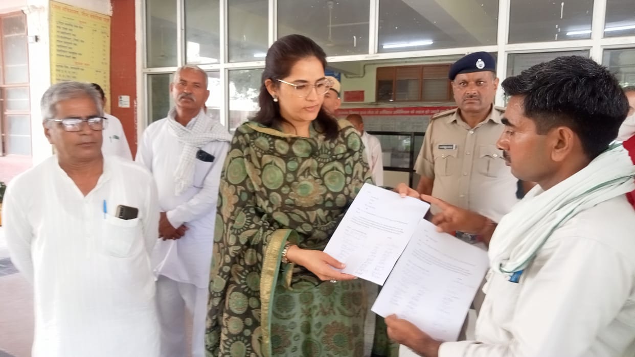 Villagers furious due to lack of teachers in school, demonstrated
