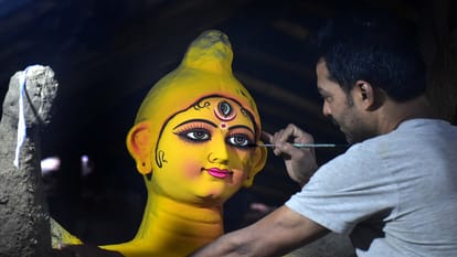 Maa Durga adorned with pearls will be seated in the pandal
