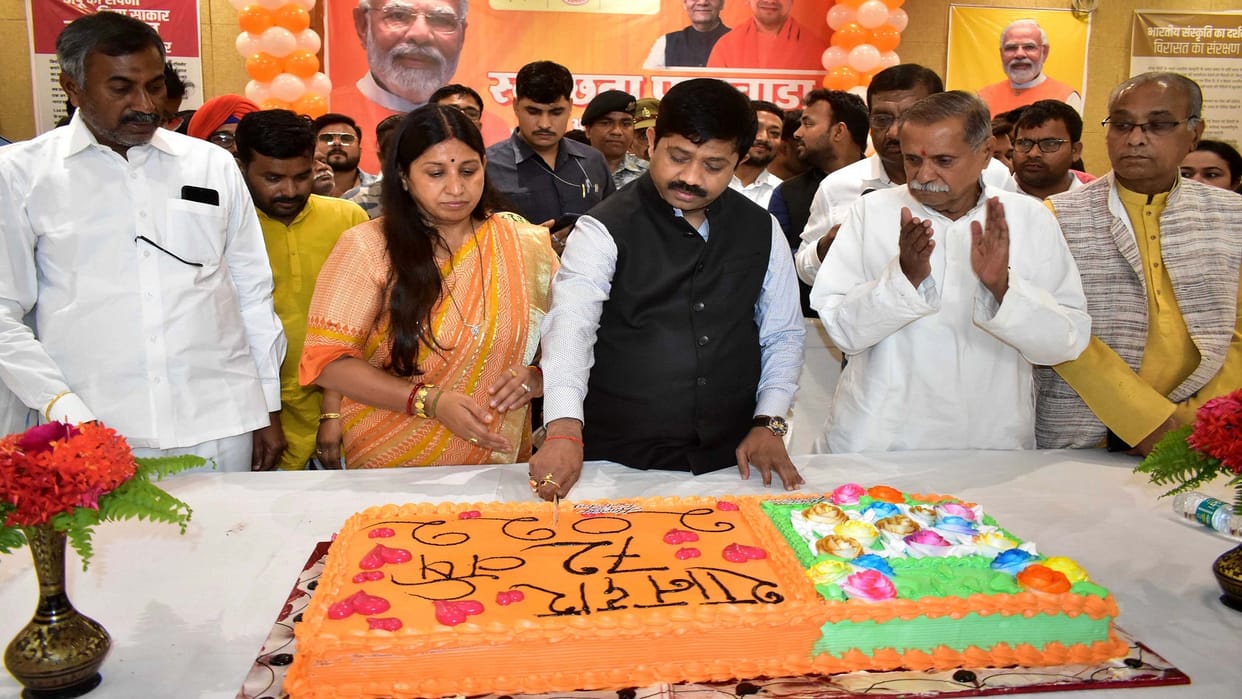 853 units of blood donated on PM's birthday, somewhere Sunderkand recitation and somewhere cake was cut