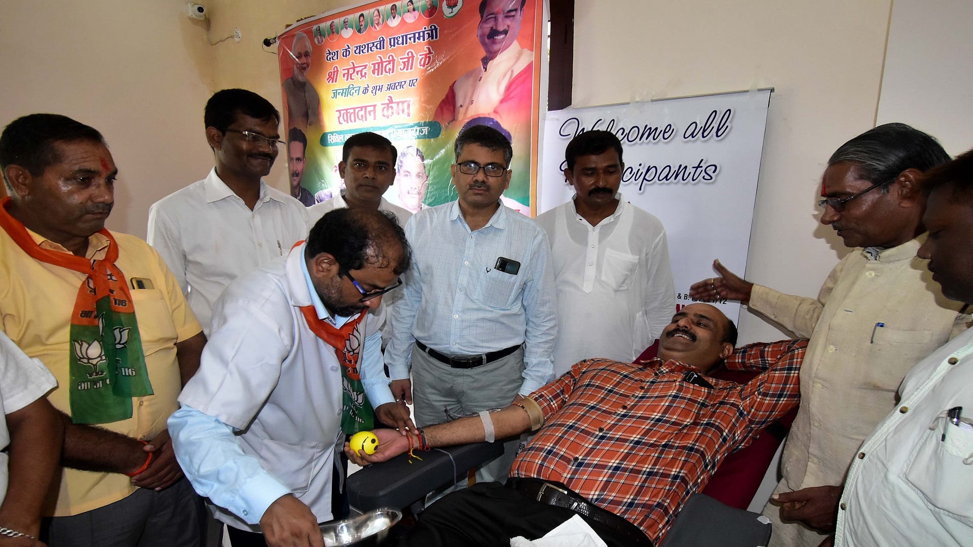 853 units of blood donated on PM's birthday, somewhere Sunderkand recitation and somewhere cake was cut