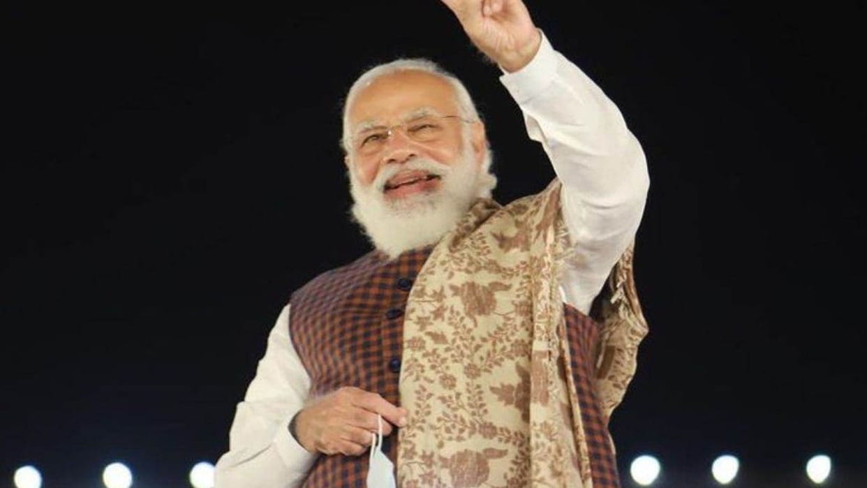 Narendra Modi is number two among the leaders with the most followers, leaving Amitabh behind in this matter