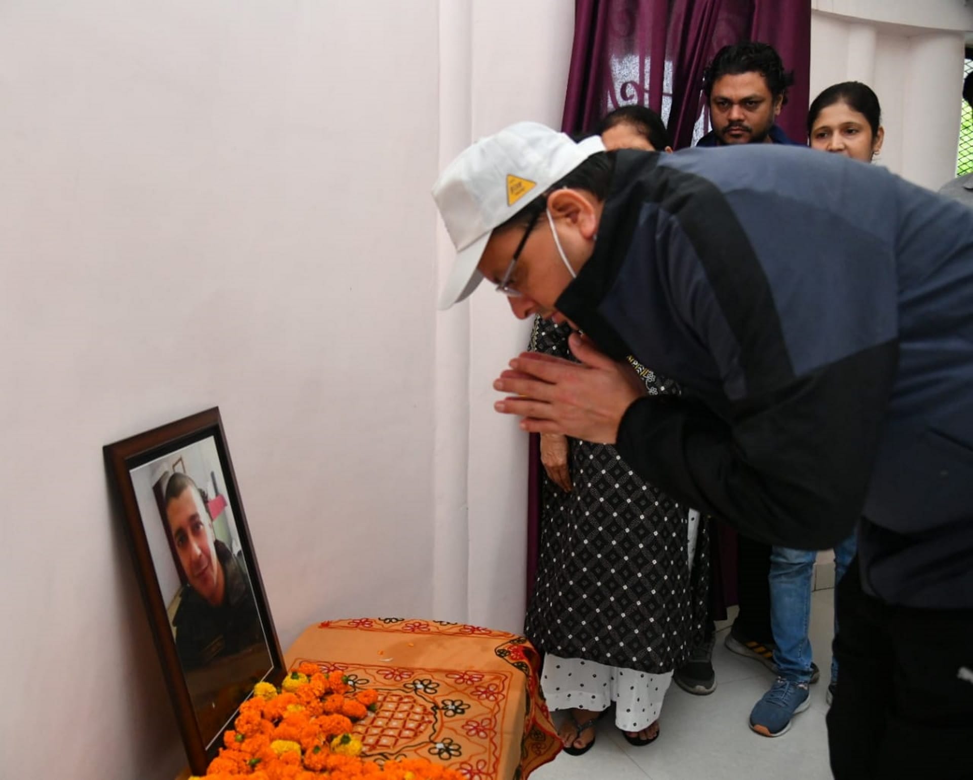 PM Modi B'day CM Dhami honored families of martyrs started cleanliness campaign Uttarakhand news in hindi
